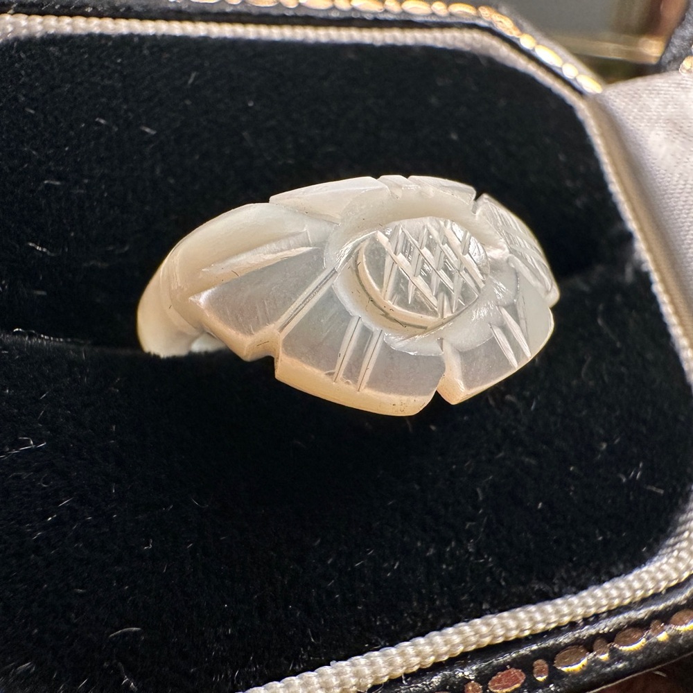 Beautiful Hand Carved Sun Flower White Mother Of Pearl Ring